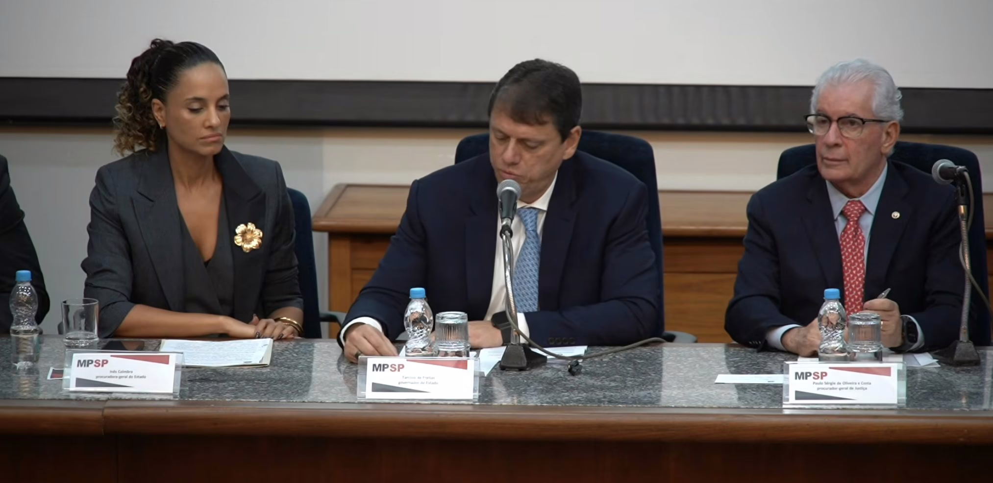 O espetáculo pirotécnico do governo Tarcísio de Freitas sobre a sonegação de combustíveis