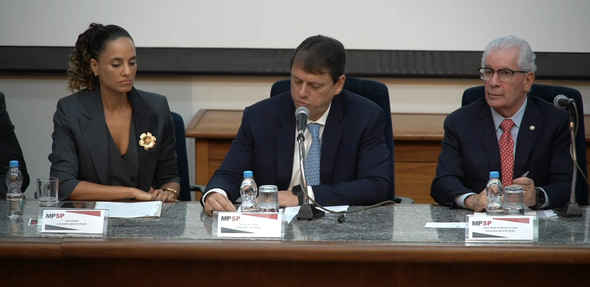 O espetáculo pirotécnico do governo Tarcísio de Freitas sobre a sonegação de combustíveis